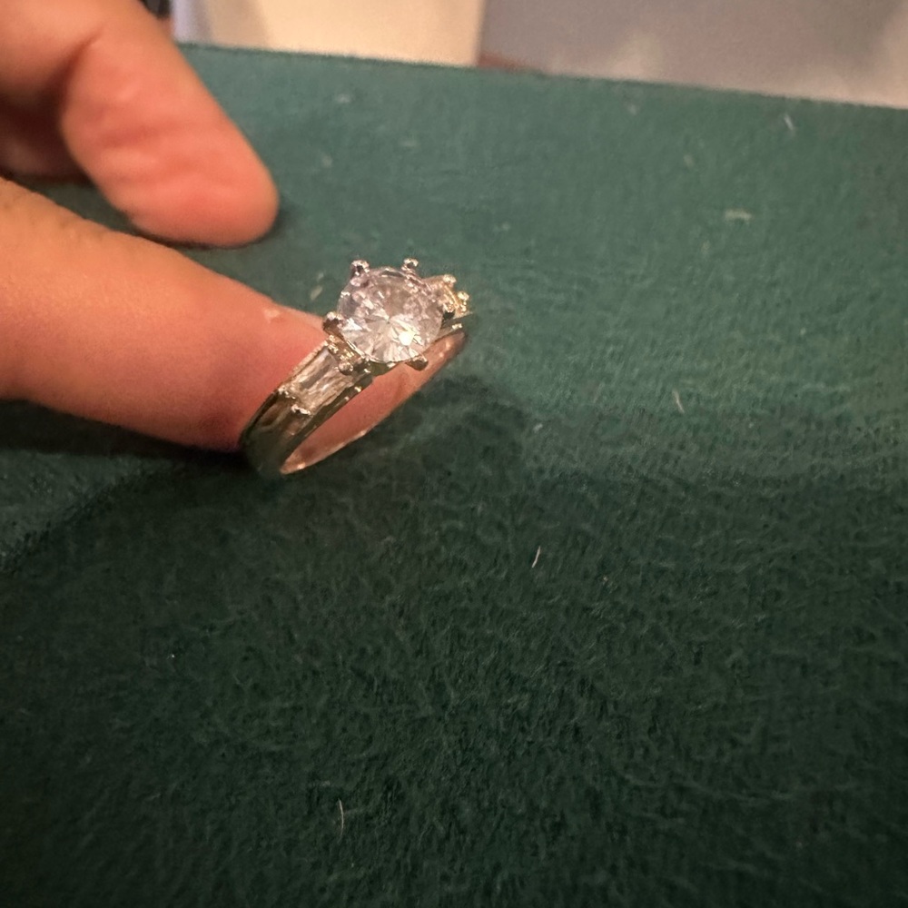 Elegant Silver Ring with Clear Stone